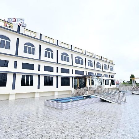 Vedika Garden Hotel Ambavna Bagian luar foto